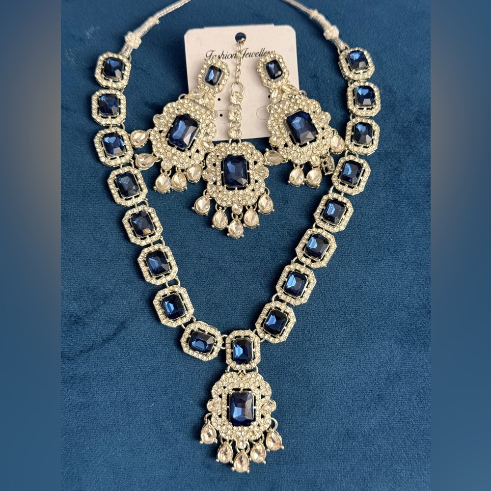 Elegant Blue and Silver Jewelry Set